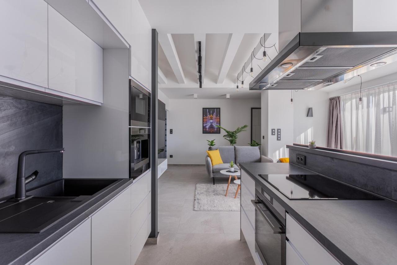 Noir Hotel - Penthouse Apartman Segedín Exteriér fotografie